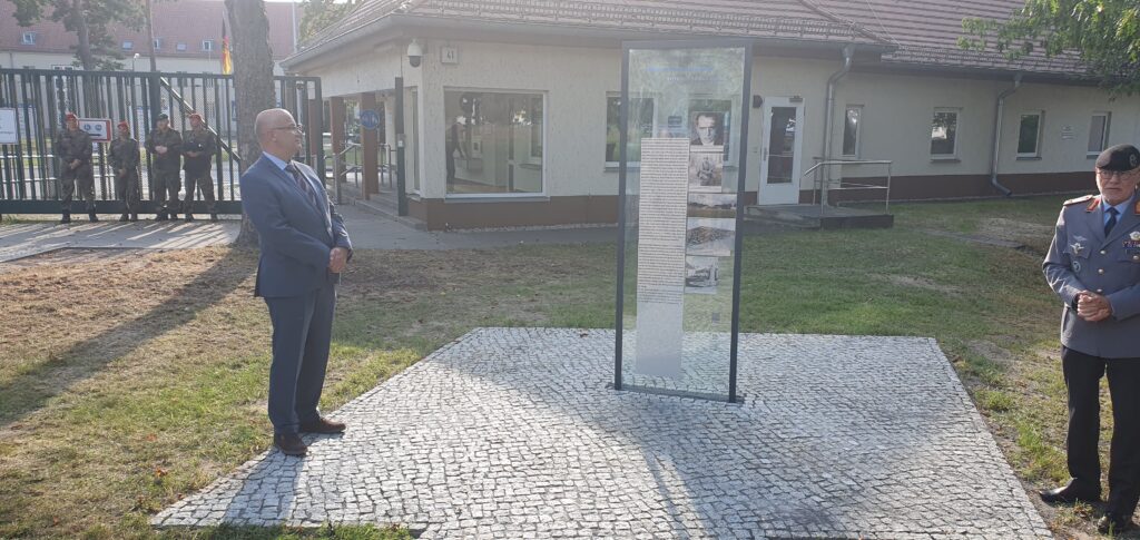 Dr. Fritz Felgentreu und Brigadegeneral Jürgen Karl Uchtmann
(Foto: Volker Neef)