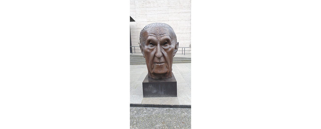 Konrad-Adenauer-Büste in Berlin-Tiergarten (Foto: AdNe)