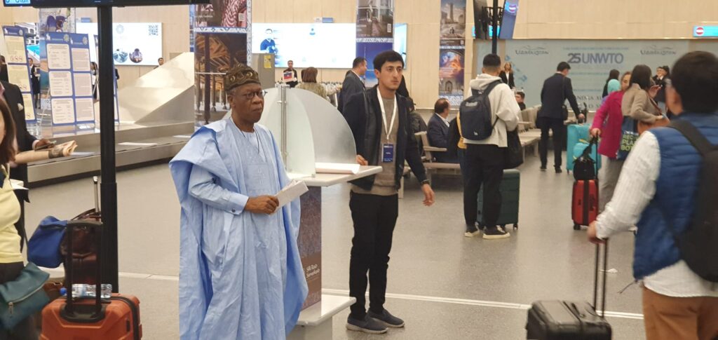 Offizieller Vertreter Nigerias bei seiner Ankunft in Samarkand
(Foto: Volker Neef)