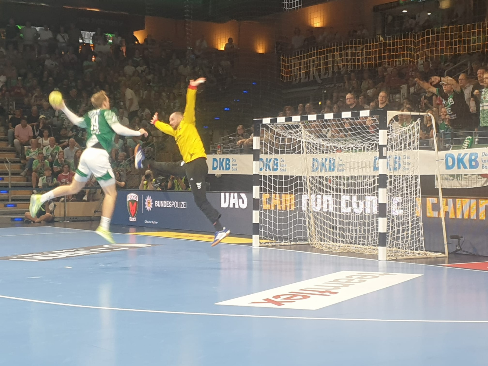 Starker Milosavljev ebnet Heimsieg der Füchse