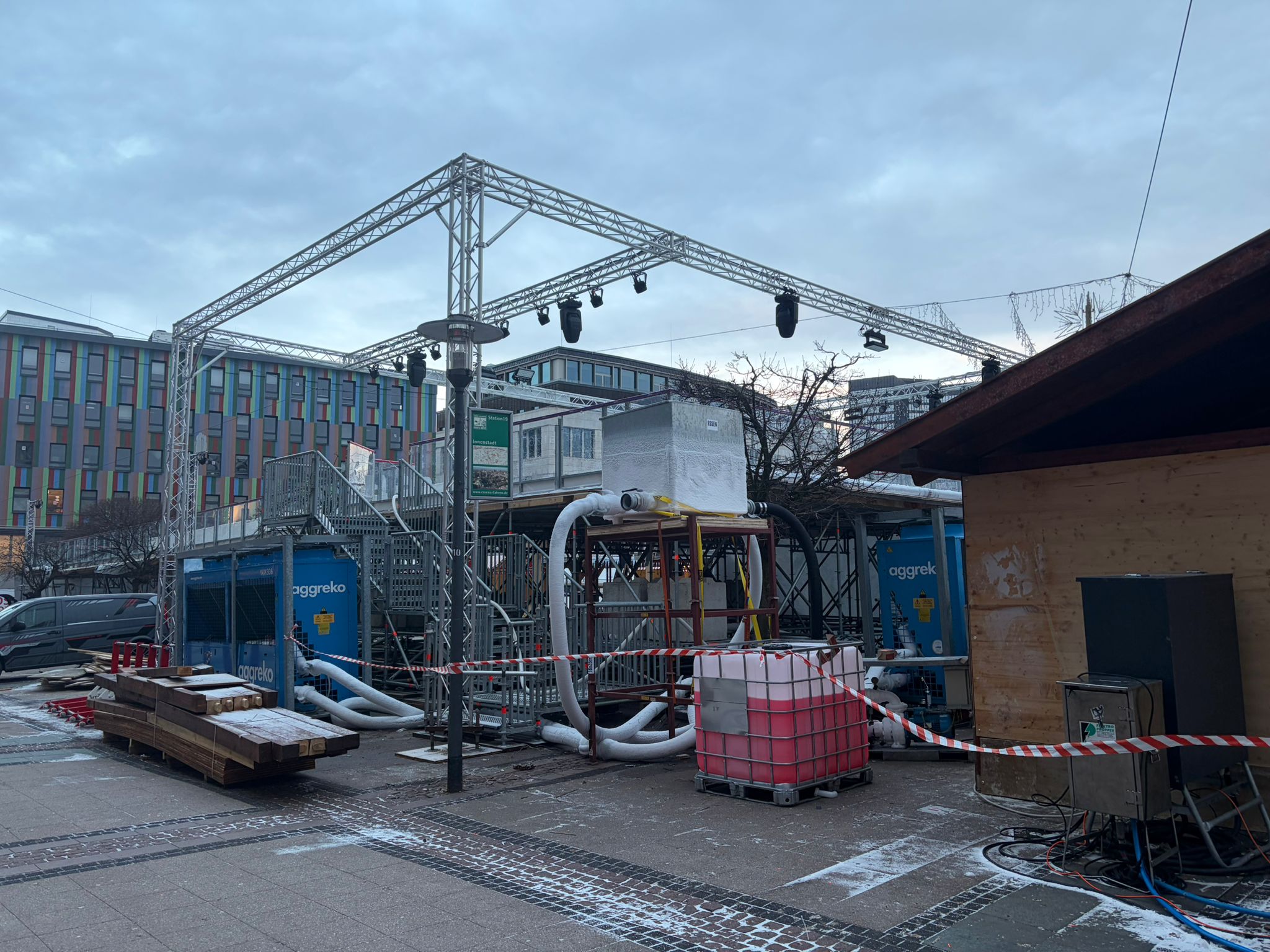 Wintertraum im Ruhrgebiet: Essener Eisbahn auf zwei Ebenen