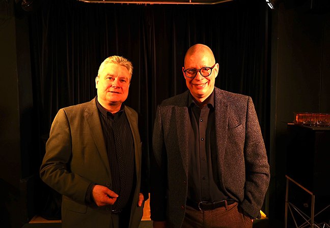 Robbin Juhnke, MdA (re.) und der Intendant des Zimmertheaters Steglitz, Günter Rüdiger