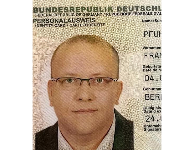 Bitte mal Ihren Ausweis zeigen! 