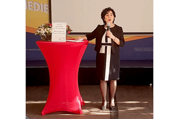 Reinickendorfer Bürgermeisterin ehrt Unternehmerin Liz Deim
