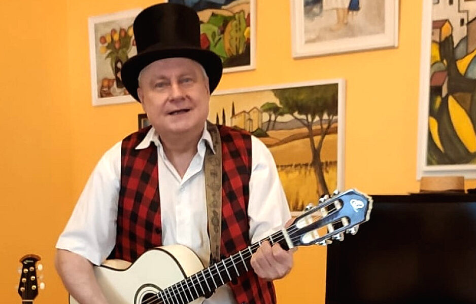 Günter Rüdiger sang Gassenhauer im Hoffmannsgarten