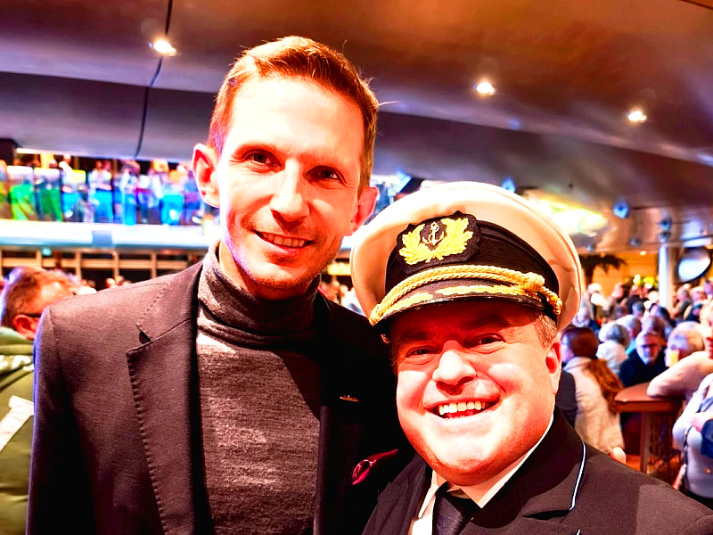 Entertainer Marc Rudolf sendet herzliche Grüße von Bord der AIDAsol